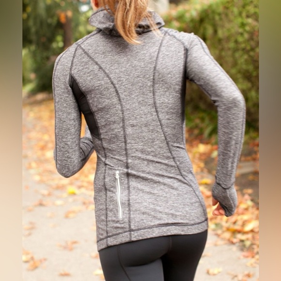 🍋Lululemon Run: Back On Track Pullover- Heathered Black/ Size 2 - Picture 3 of 13